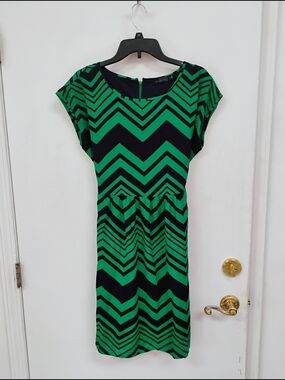 The Limited Green Black Chevron Cap Sleeve Dress Size 8
